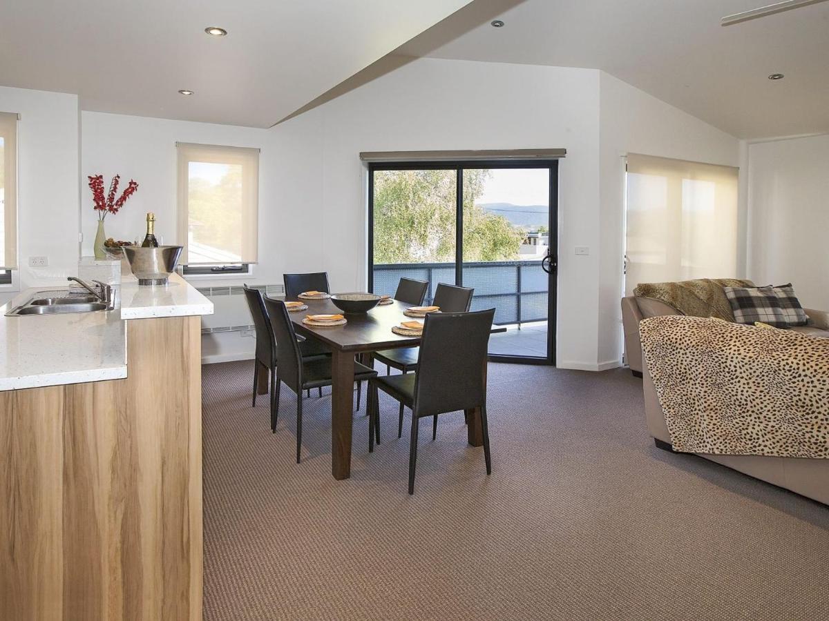 Northview 2 - Modern 2Br Townhouse L Lake View L Central Location L Spa Bath L Wifi Джиндабайн Екстер'єр фото